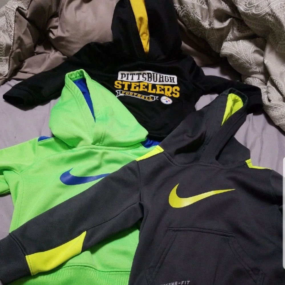 Boys 2T Nike, Steelers hoodies.